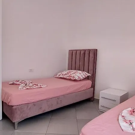 Reina 3 Lalzi Bay Lura2 Ferienhaus Durrës